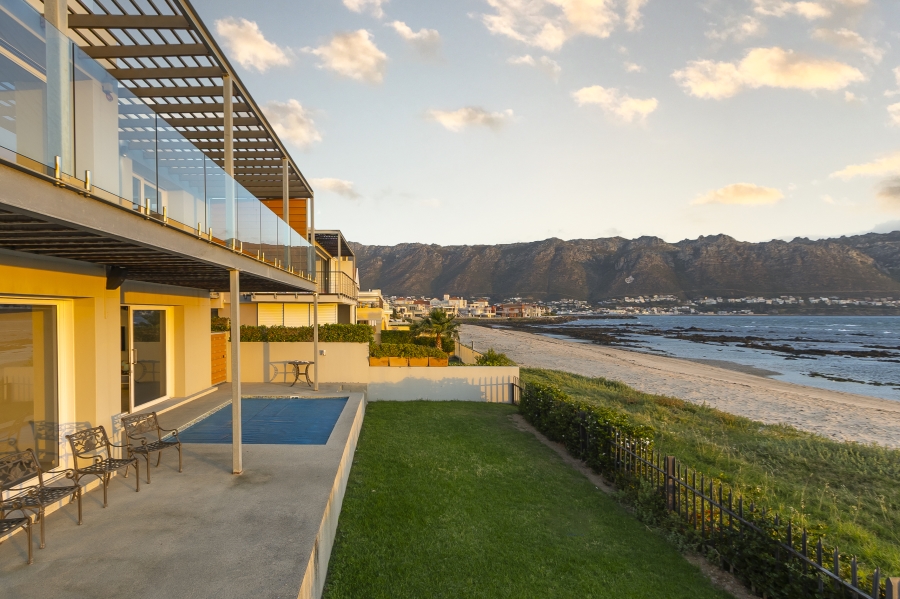 To Let 4 Bedroom Property for Rent in Harbour Island Western Cape